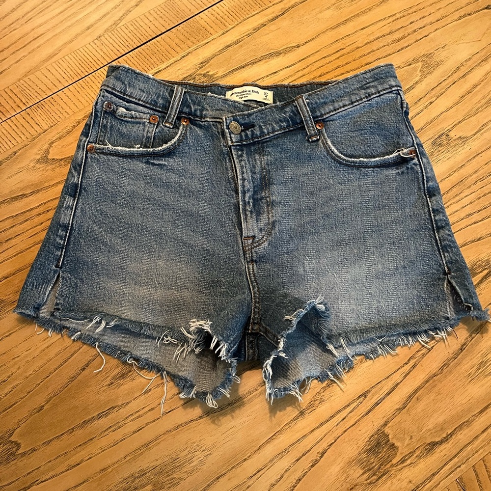 Abercrombie High Rise Mom Short - Picture 2 of 4
